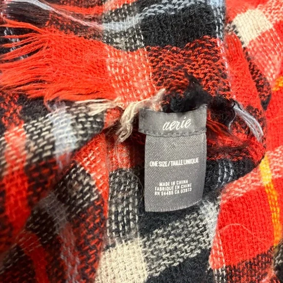 Aerie Women’s Oversized Classic Plaid Cozy Blanket Scarf Fringe Trim - Picture 2 of 4